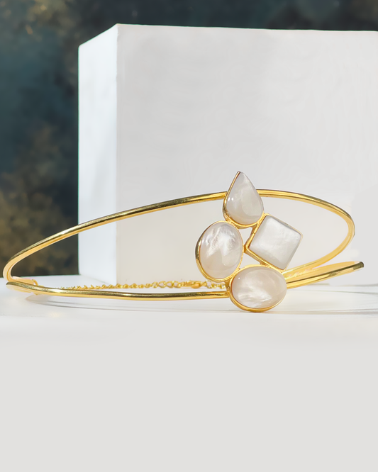 Gold-plated  choker  with pearl stones