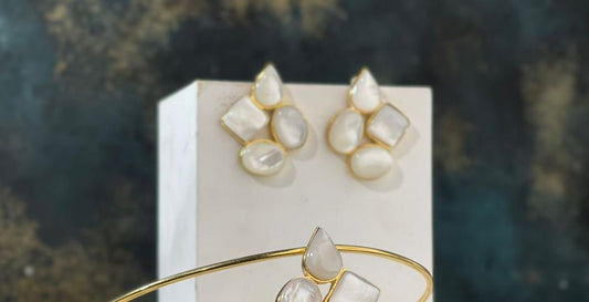 Gold-plated earrings with pearl stones