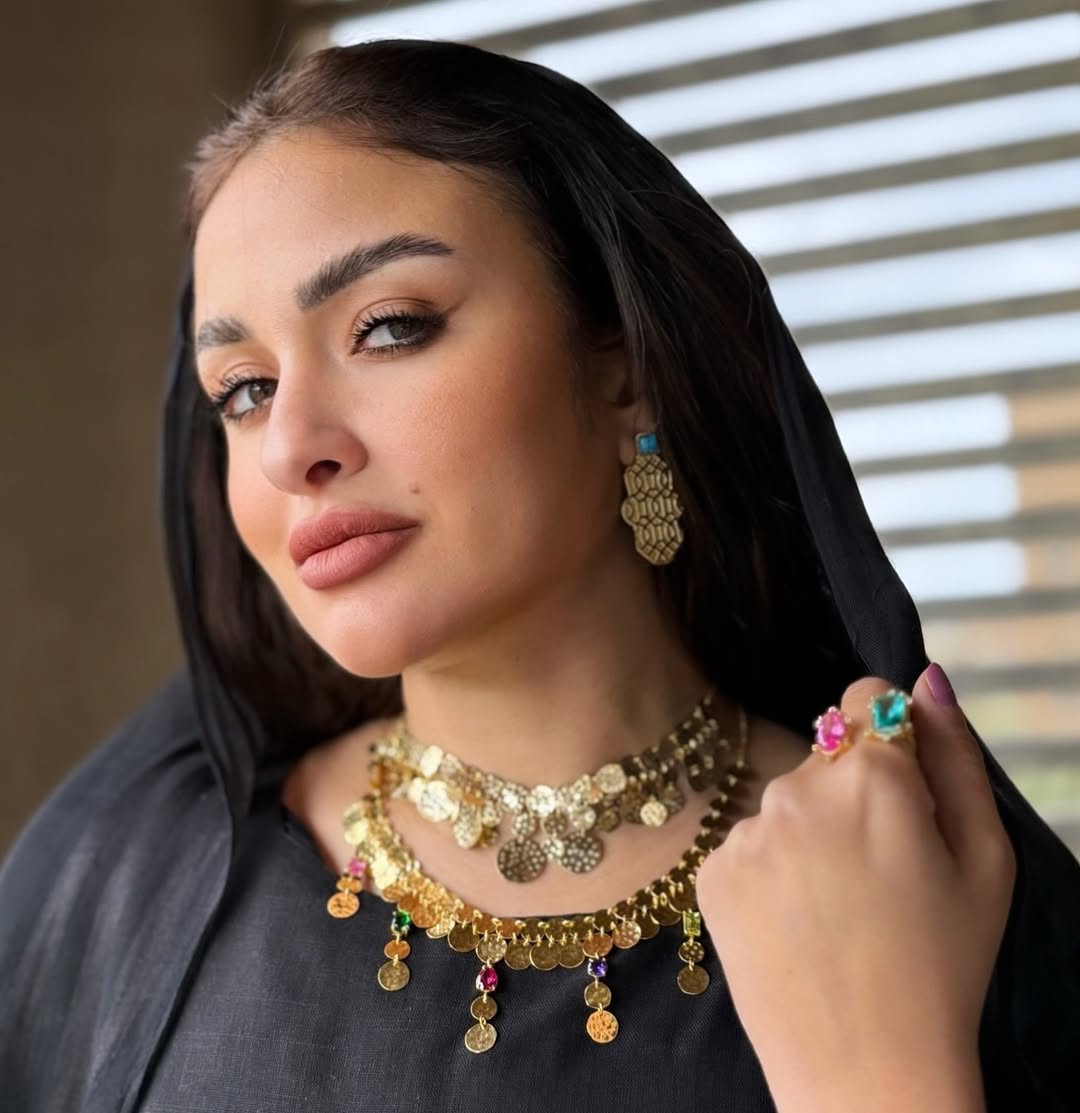 مجموعات قلادات فضية متعددة الطبقات